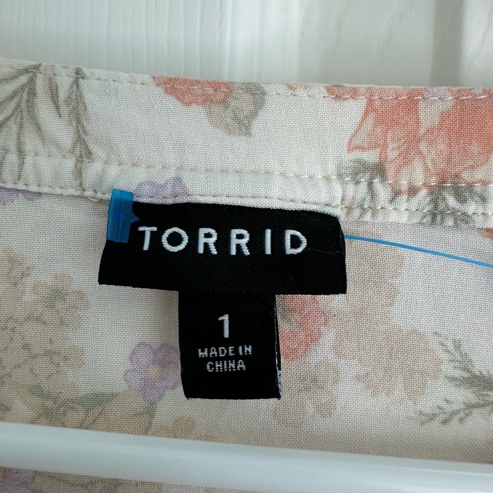 Torrid Womans Sz 1X Plus Blouse Harper Challis V Neck Roll Tab Muted Pink Floral - Picture 4 of 5